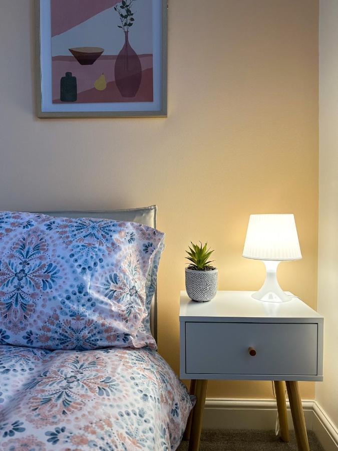 Luxury 2 Bedroom City Centre Apartment - Secure Parking - Amazing Location! Canterbury Exterior photo