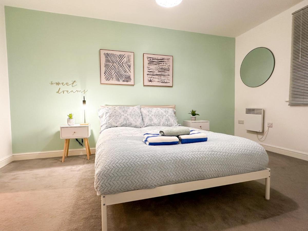 Luxury 2 Bedroom City Centre Apartment - Secure Parking - Amazing Location! Canterbury Exterior photo