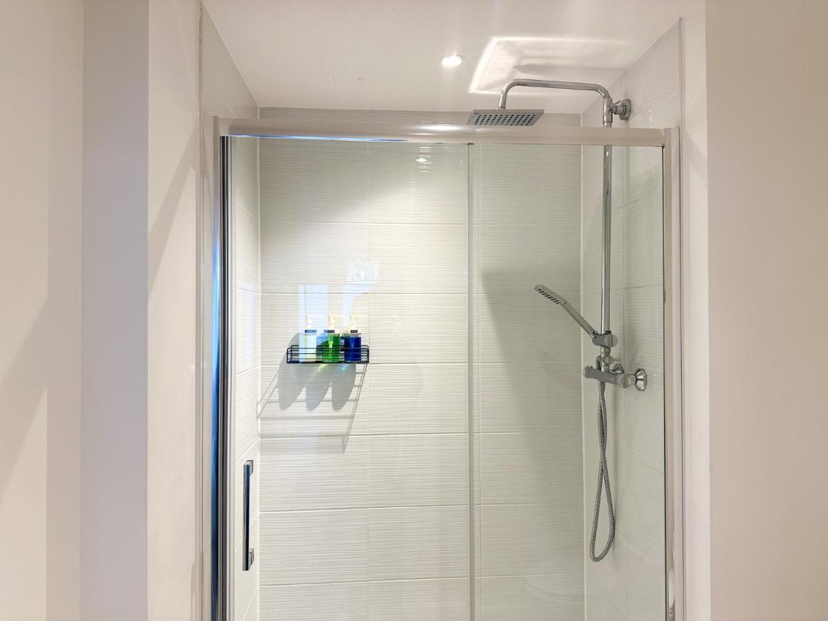 Luxury 2 Bedroom City Centre Apartment - Secure Parking - Amazing Location! Canterbury Exterior photo